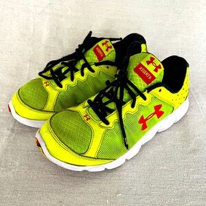 Under Armor Assert 6 Boys Sneakers Size 5 Youth